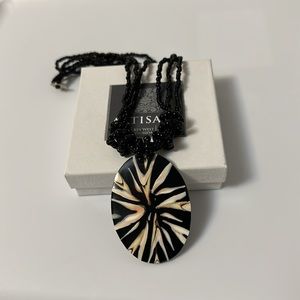 NIB Artisans Oval Shell Pendant w/Knotted Multi-Cord Beaded Handmade Necklace